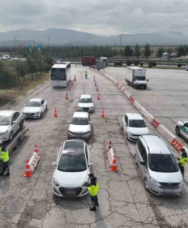 gaziantepte-dronla-yapilan-trafik-denetiminde-116-surucuye-160-bin-tl-ceza-kesildi-ksYzE34j.jpg