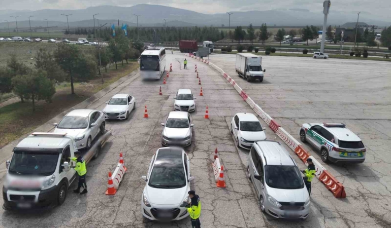 gaziantepte-dronla-yapilan-trafik-denetiminde-116-surucuye-160-bin-tl-ceza-kesildi-ksYzE34j.jpg