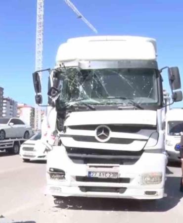gaziantepte-iki-tir-carpisti-bir-kisi-yaralandi-PxliQqXE.jpg