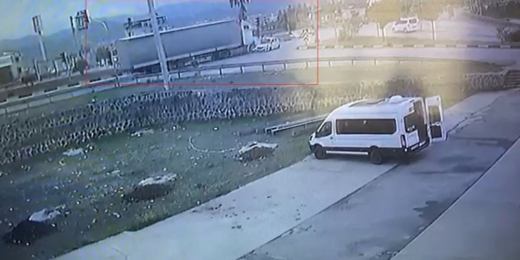 Gaziantep'te Tırla Çarpışan Araçta Anne-Oğulun Yaşamını Yitirdi: Korkunç Kaza Güvenlik Kamerasında Gaziantep’te Tırla Çarpışan Araçta Anne-Oğulun Yaşamını Yitirdi: Korkunç Kaza Güvenlik Kamerasında