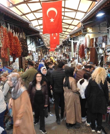 gaziantepte-yerli-turist-akini-esnafa-cifte-bayram-havasi-NnEErz6U.jpg