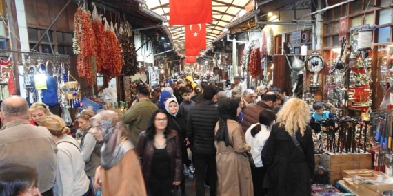 Gaziantep'te Yerli Turist Akını: Esnafa Çifte Bayram Havası! Gaziantep’te Yerli Turist Akını: Esnafa Çifte Bayram Havası!