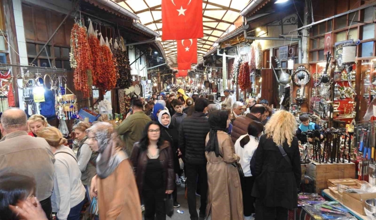 gaziantepte-yerli-turist-akini-esnafa-cifte-bayram-havasi-NnEErz6U.jpg