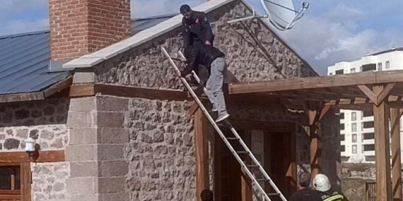 Gençlerin Çatı Macerası: Şaka Korkuya Dönüşünce Gençlerin Çatı Macerası: Şaka Korkuya Dönüşünce