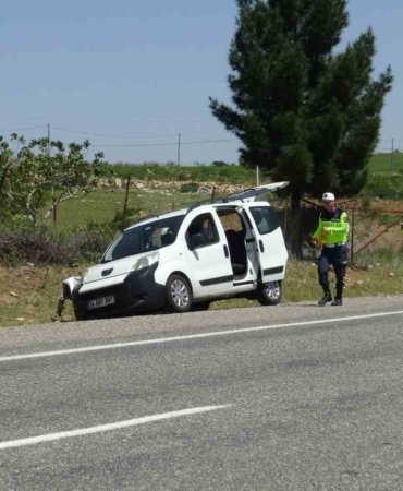 gercuste-meydana-gelen-trafik-kazasinda-iki-kisi-yaralandi-HF3wfcF6.jpg