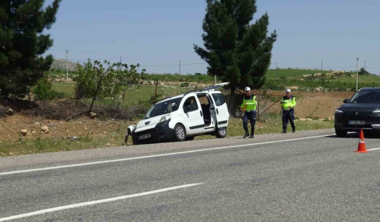 gercuste-meydana-gelen-trafik-kazasinda-iki-kisi-yaralandi-HF3wfcF6.jpg