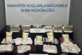 hakkaride-otomobilin-yakit-deposunda-21-kilo-440-gram-uyusturucu-madde-ele-gecirildi-sok-edici-SUeJ8yZ2.jpg