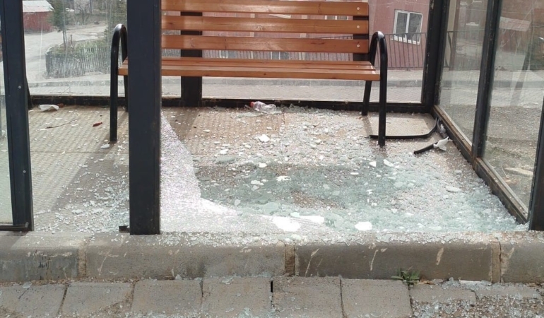 hakkaride-park-ve-duraklara-yapilan-zararlar-bir-inceleme-btJvccV9.jpg