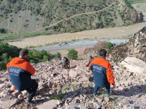 hakkarinin-daglarinda-mahsur-kalan-genc-afad-ekibi-tarafindan-kurtarildi-iTIzC7Jt.jpg
