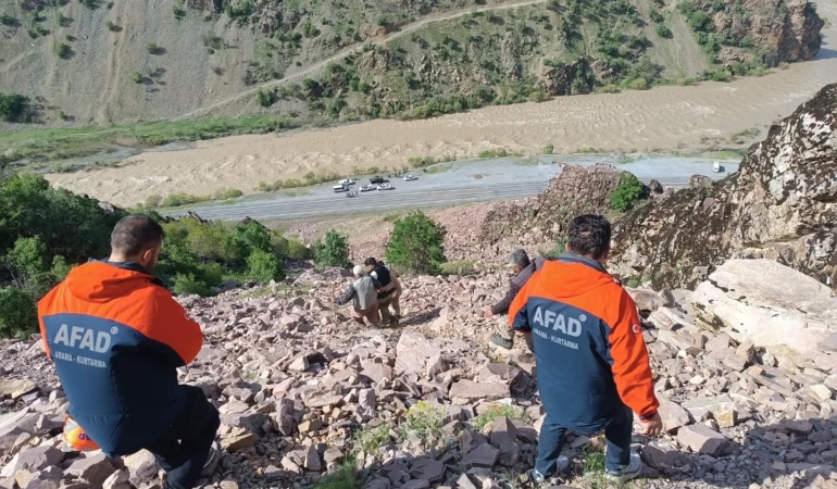 hakkarinin-daglarinda-mahsur-kalan-genc-afad-ekibi-tarafindan-kurtarildi-iTIzC7Jt.jpg
