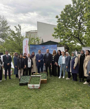 igdirda-kadin-ciftcilere-ozel-fide-dagitim-etkinligi-gerceklesti-cA3mfzR4.jpg