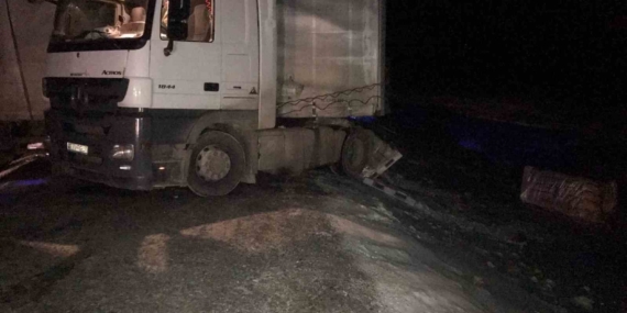 Ilgar Dağı'nda Buzlanma Nedeniyle Kayarak Yolu Kapatan Tır Olayı Ilgar Dağı’nda Buzlanma Nedeniyle Kayarak Yolu Kapatan Tır Olayı