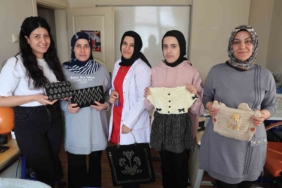 kadinlar-el-sanatlari-kursunda-sosyalleserek-yeni-yetenekler-ediniyor-fVOmt688.jpg