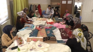 kadinlar-meslek-edinerek-aile-butcesine-katki-sagliyor-guclu-gelecekler-icin-bir-adim-wZhuwgOC.jpg