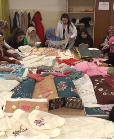 kadinlar-meslek-edinerek-aile-butcesine-katki-sagliyor-guclu-gelecekler-icin-bir-adim-wZhuwgOC.jpg