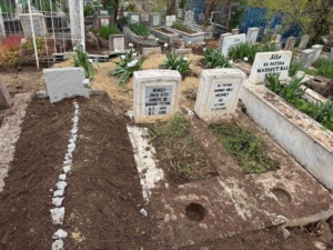 karabukteki-feci-kazada-hayatini-kaybeden-anne-uluisik-diyarbakirda-cocuklarinin-yaninda-defnedildi-tyB4qd86.jpg