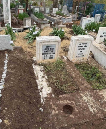 karabukteki-feci-kazada-hayatini-kaybeden-anne-uluisik-diyarbakirda-cocuklarinin-yaninda-defnedildi-tyB4qd86.jpg