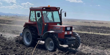 karsta-ciftciler-ilkbahar-tarlalarini-surmeye-hazir-QCxQEm6S.jpg