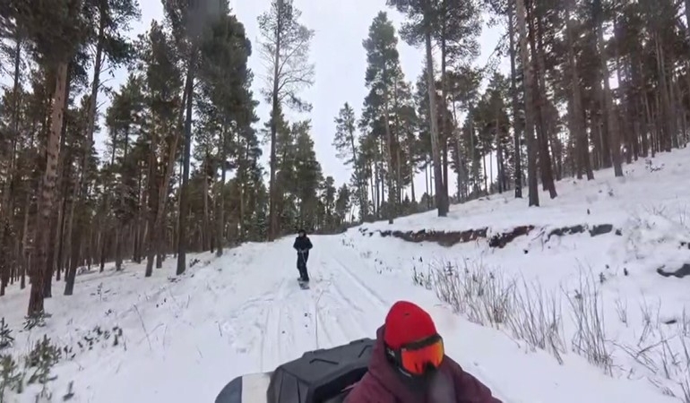 karsta-iki-maceraperest-atv-ile-snowboard-keyfini-yasadi-N2JOhL7S.jpg