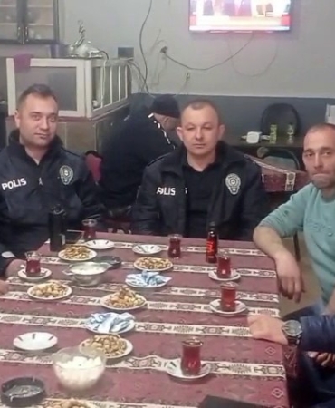kavga-ihbarina-giden-ekibe-sicak-cay-ikrami-LcQwZWrV.jpg