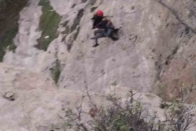 kayaliklarda-mahsur-kalan-coban-3-saatlik-mucadeleyle-kurtarildi-X317TYbH.jpg