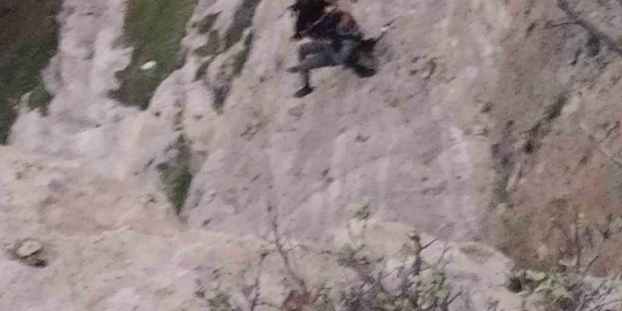 Kayalıklarda Mahsur Kalan Çoban, 3 Saatlik Mücadeleyle Kurtarıldı Kayalıklarda Mahsur Kalan Çoban, 3 Saatlik Mücadeleyle Kurtarıldı