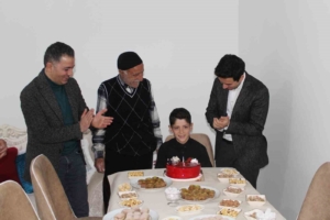 kaymakam-guzelin-sehit-ailesine-ozel-dogum-gunu-surprizi-zSl8KbdS.jpg