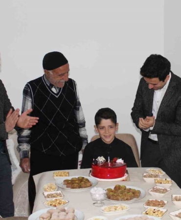 kaymakam-guzelin-sehit-ailesine-ozel-dogum-gunu-surprizi-zSl8KbdS.jpg