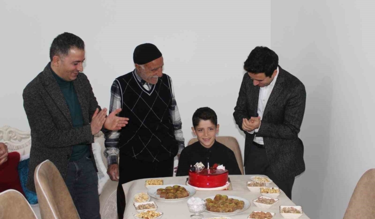 kaymakam-guzelin-sehit-ailesine-ozel-dogum-gunu-surprizi-zSl8KbdS.jpg