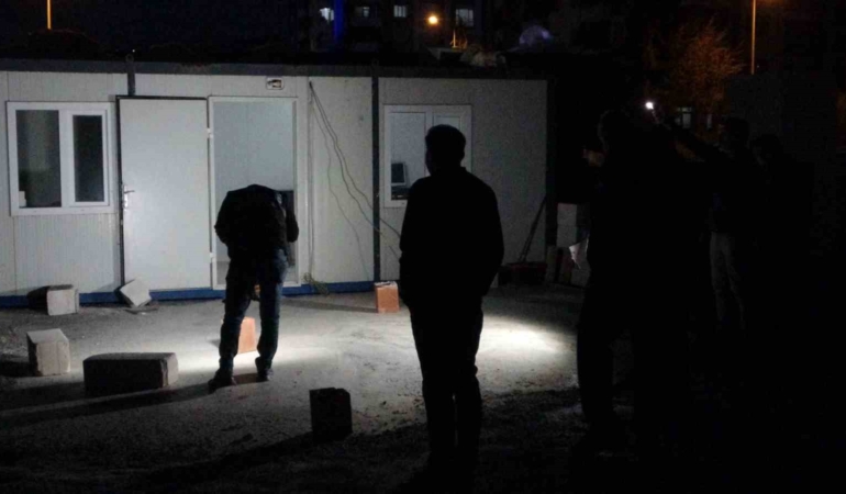 konteyner-icinde-yaralanan-sahis-bos-kovanlarin-disarida-bulunmasini-acikladi-Le6jqt8Y.jpg