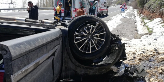 Kontrolden Çıkan Araç Takla Attı: İki Kişi Yaralandı