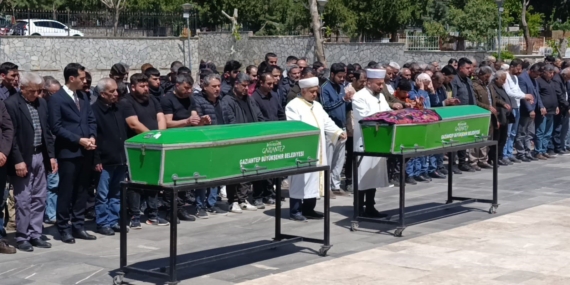 Korkunç Kazada Hayatını Kaybeden Anne ve Oğlu, Son Yolculuklarına Uğurlandı Korkunç Kazada Hayatını Kaybeden Anne ve Oğlu, Son Yolculuklarına Uğurlandı