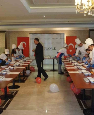 kucuk-ascilar-cupcake-atolyesinde-bulustu-bpGcL7kb.jpg