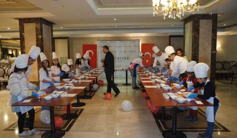 kucuk-ascilar-cupcake-atolyesinde-bulustu-bpGcL7kb.jpg