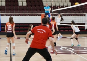 malatya-genclik-ve-spor-il-mudurlugu-voleybol-takimi-gruplarda-sampiyonluk-sevinci-yasadi-pXjEcRag.jpg