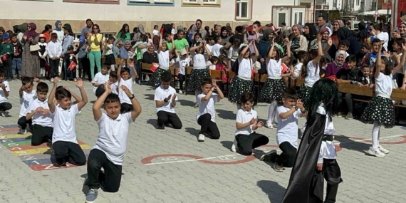 Malatya’da 23 Nisan Coşkusuyla Miniklerin Renkli Bayram Kutlamaları