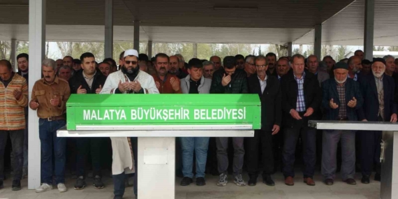 Malatya'da Annesi Tarafından Boğularak Hayatını Kaybeden Öğretmen Toprağa Verildi Malatya’da Annesi Tarafından Boğularak Hayatını Kaybeden Öğretmen Toprağa Verildi