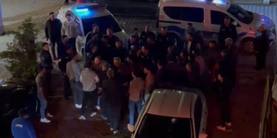 Malatya'da Bıçaklı Kavga: İki Grup Arasında Yaşanan Çatışmada 1 Kişi Yaralandı Malatya’da Bıçaklı Kavga: İki Grup Arasında Yaşanan Çatışmada 1 Kişi Yaralandı