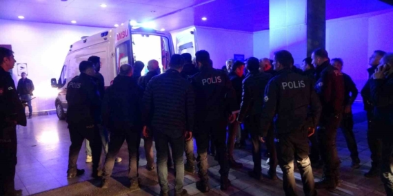 Malatya'da Halı Saha Maçında Kalp Krizi Geçiren Polis Memuru Şok Etti Malatya’da Halı Saha Maçında Kalp Krizi Geçiren Polis Memuru Şok Etti