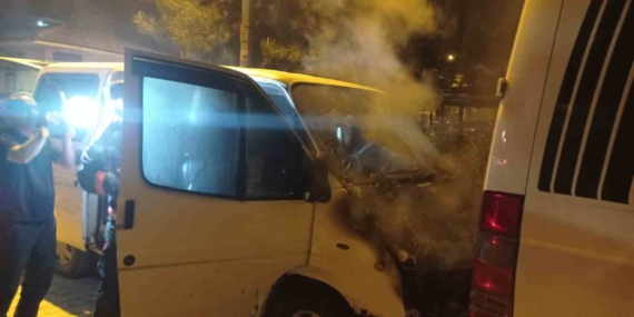 Malatya'da Park Halindeki Araçta Meydana Gelen Yangın Başarıyla Söndürüldü Malatya’da Park Halindeki Araçta Meydana Gelen Yangın Başarıyla Söndürüldü