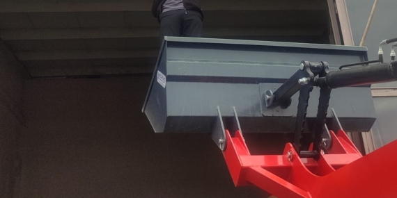 Malatya'da Pencereye Sıkışan Güvercini Kahraman Esnaf Kurtardı Malatya’da Pencereye Sıkışan Güvercini Kahraman Esnaf Kurtardı