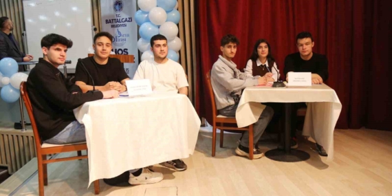 Malatya’da ‘Şampiyon Kim?’ Bilgi Yarışmasında İlk Turlar Heyecanla Başladı Malatya’da ‘Şampiyon Kim?’ Bilgi Yarışmasında İlk Turlar Heyecanla Başladı