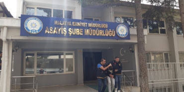 malatyada-sasirtan-dolandiricilik-bilezik-siparisiyle-kuyumcuyu-kandiran-dolandirici-4NgiyVuE.jpg