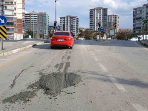 malatyanin-sokaklarinda-beton-mikserlerinin-yarattigi-tehlikeler-9BH3nxMU.jpg