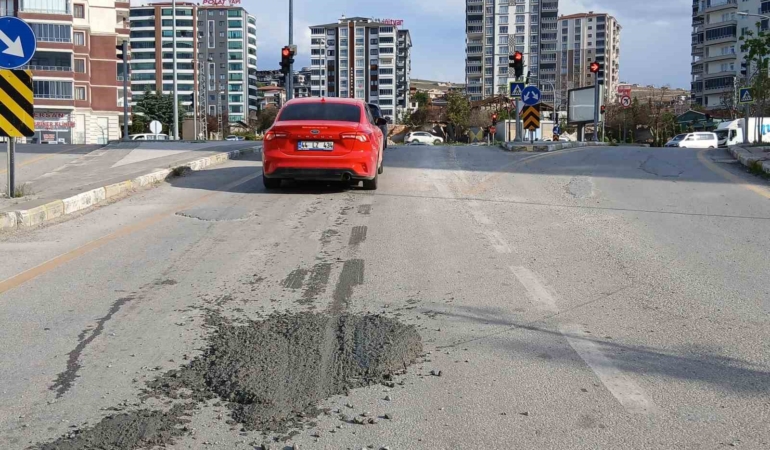 malatyanin-sokaklarinda-beton-mikserlerinin-yarattigi-tehlikeler-9BH3nxMU.jpg