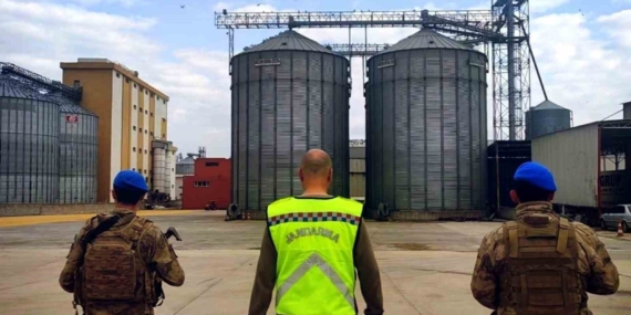 Mardin'de 40 Bin Tonluk Hububat Dolandırıcılığı: 9 Kişi Tutuklandı Mardin’de 40 Bin Tonluk Hububat Dolandırıcılığı: 9 Kişi Tutuklandı