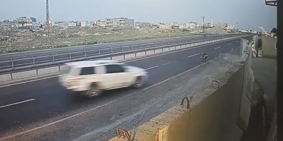 Mardin'de Polise Çarpan Sürücünün 'Dur' İhtarına Uymadığı Anlar Kamerada Mardin’de Polise Çarpan Sürücünün ‘Dur’ İhtarına Uymadığı Anlar Kamerada