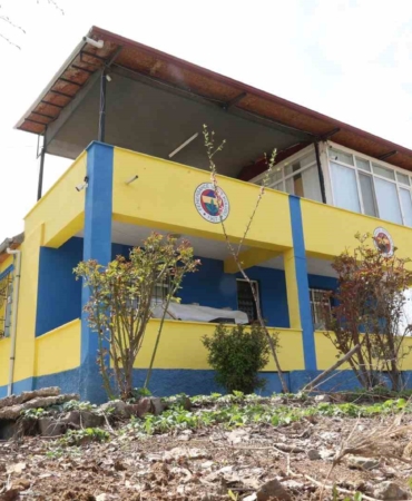 mehmet-dedenin-sari-lacivert-evi-gundem-oldu-gmdbc4EX.jpg