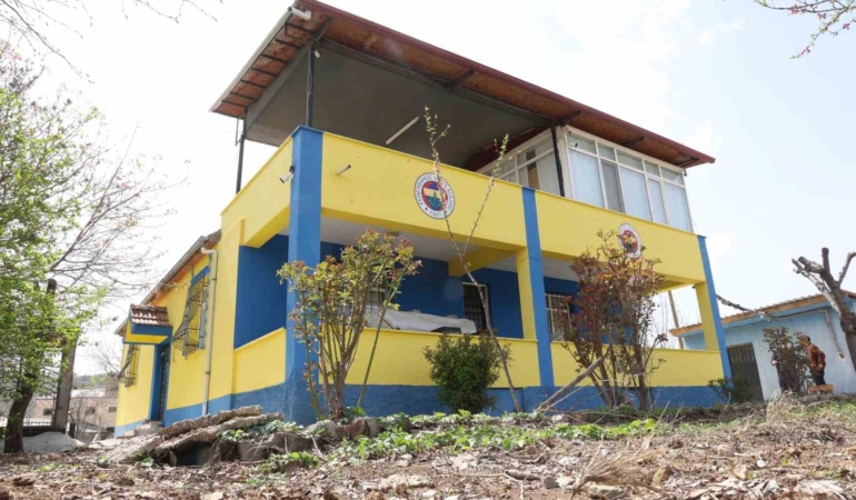 mehmet-dedenin-sari-lacivert-evi-gundem-oldu-gmdbc4EX.jpg