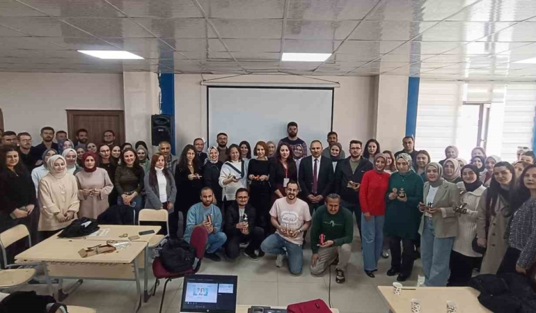 muradiyede-egitimciler-icin-ozgun-stem-atolyesi-gerceklestirildi-4gKSawXz.jpg